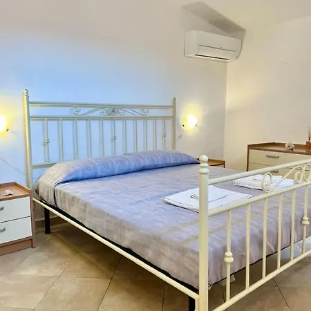 Conchiglia Family Garden Retreat - 2br - Near The Sea - Wi-fi - Ac - Bbq - Pet Friendly Hébergement de vacances *