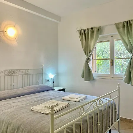 Conchiglia Family Garden Retreat - 2br - Near The Sea - Wi-fi - Ac - Bbq - Pet Friendly * Isolotto dei Pedrami
