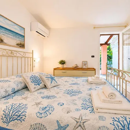Feriehus Conchiglia Family & Pet Friendly - Fenced Garden - 2br - Near The Sea - Wi-fi - Ac - Bbq Budoni